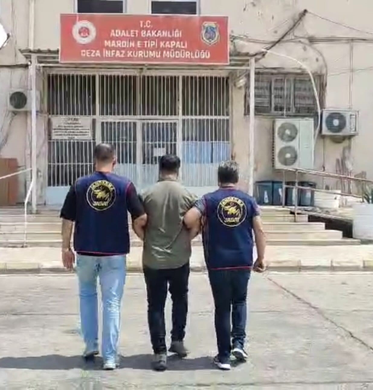 Mardin’de farklı suçlardan aranan 3 zanlı JASAT tarafından yakalandı