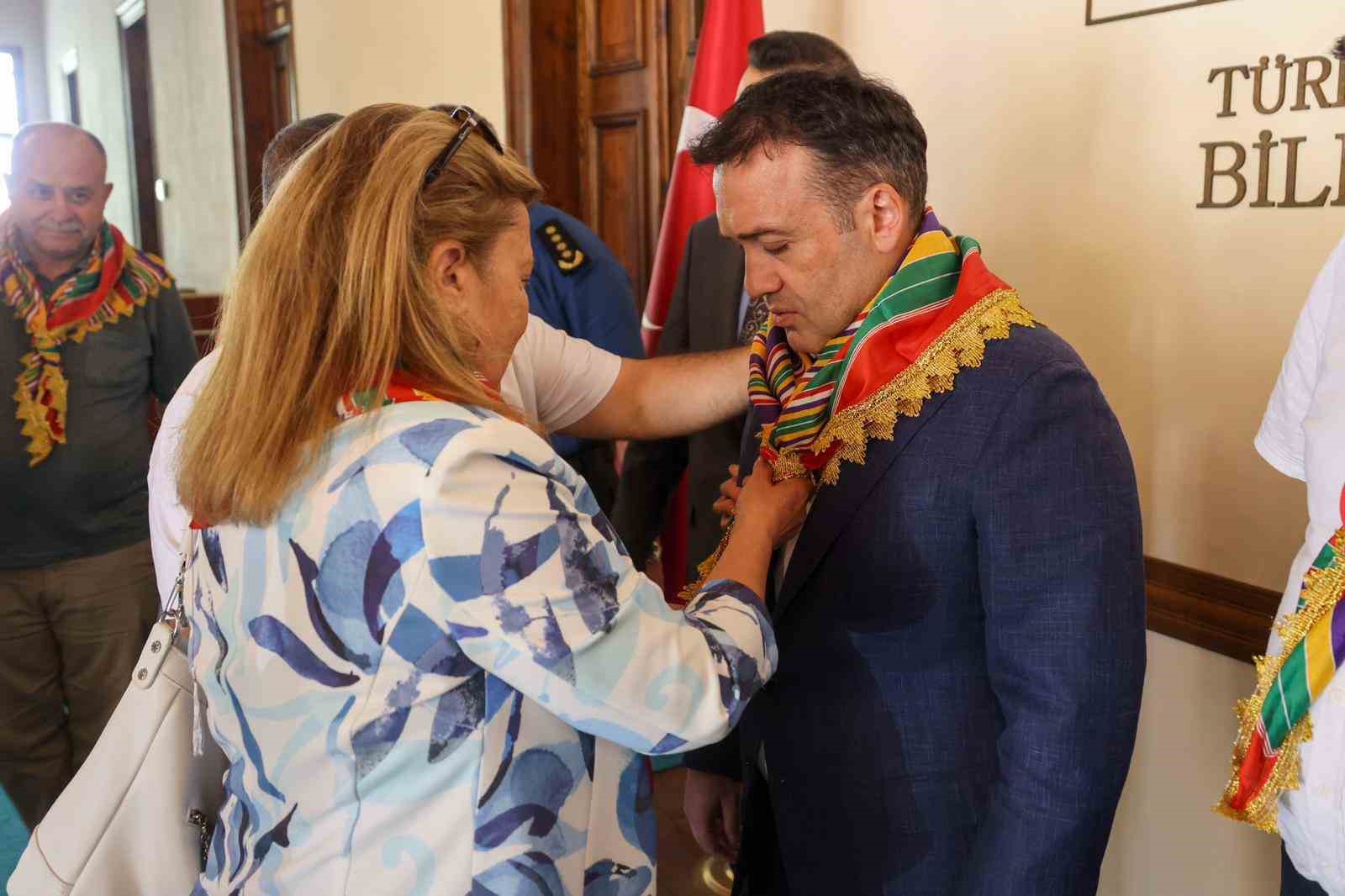 Y&ouml;r&uuml;k-T&uuml;rkmen temsilcilerinden Vali S&ouml;zer&rsquo;e ziyaret
