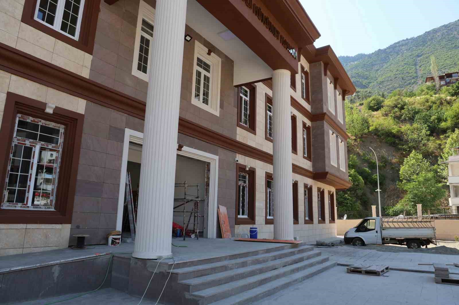 Deprem sonras yklan Saimbeyli kaymakamlk binas yeniden ina edildi

