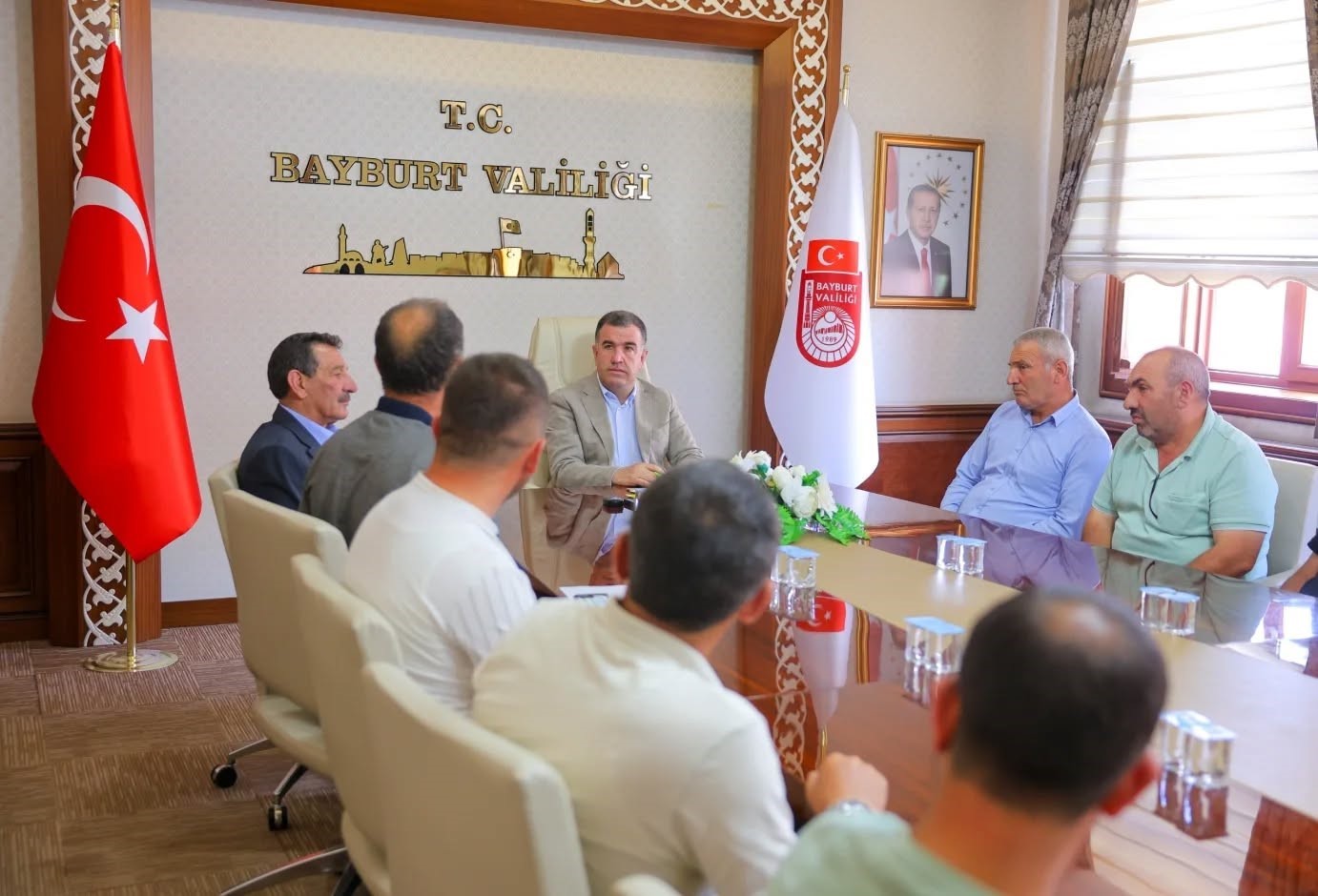 Bayburt&rsquo;ta servis şof&ouml;rlerine y&ouml;nelik bilgilendirme toplantısı yapıldı
