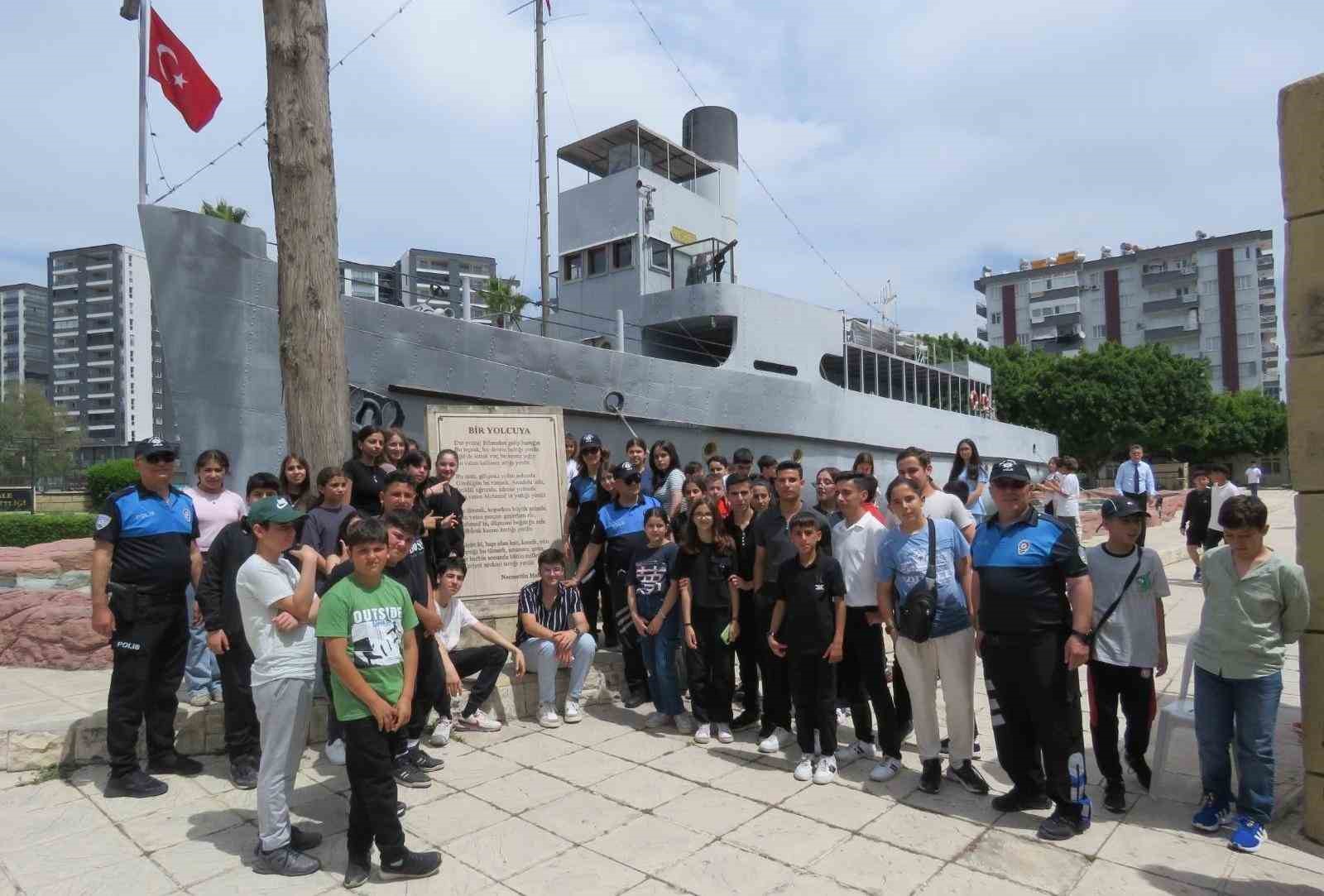 Mersin polisinden eğlence ve eğitim dolu gezi
