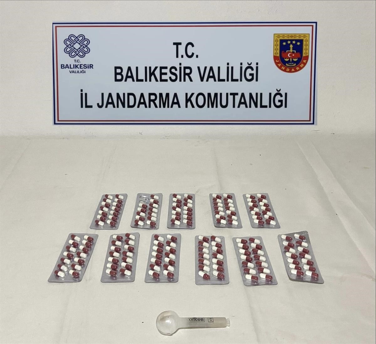 Balıkesir&rsquo;de jandarmadan 9 il&ccedil;ede uyuşturucu operasyonu: 15 g&ouml;zaltı
