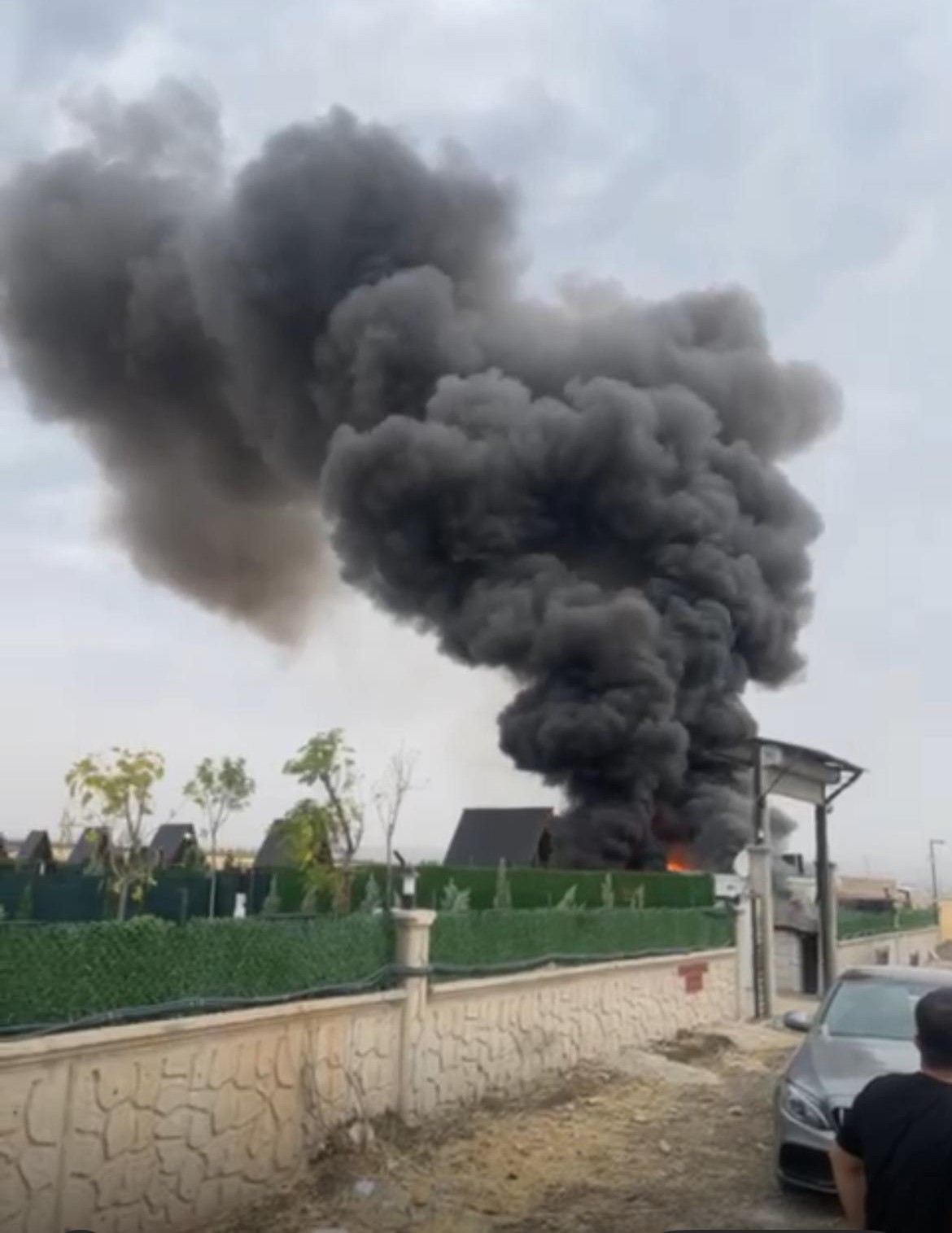 Ka&ccedil;ak yapıları yıkılan aileler kendini yakmaya &ccedil;alıştı
