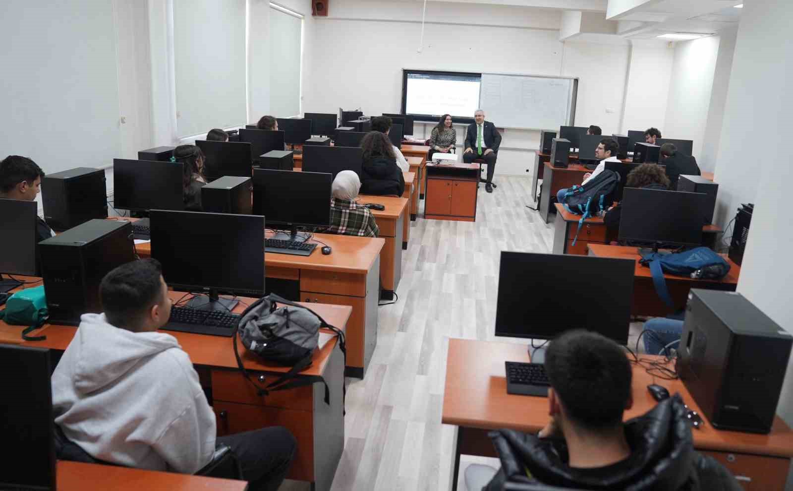 E&Uuml; Siber G&uuml;venlik Meslek Y&uuml;ksekokulu yeni dijital savaş&ccedil;ılarını bekliyor
