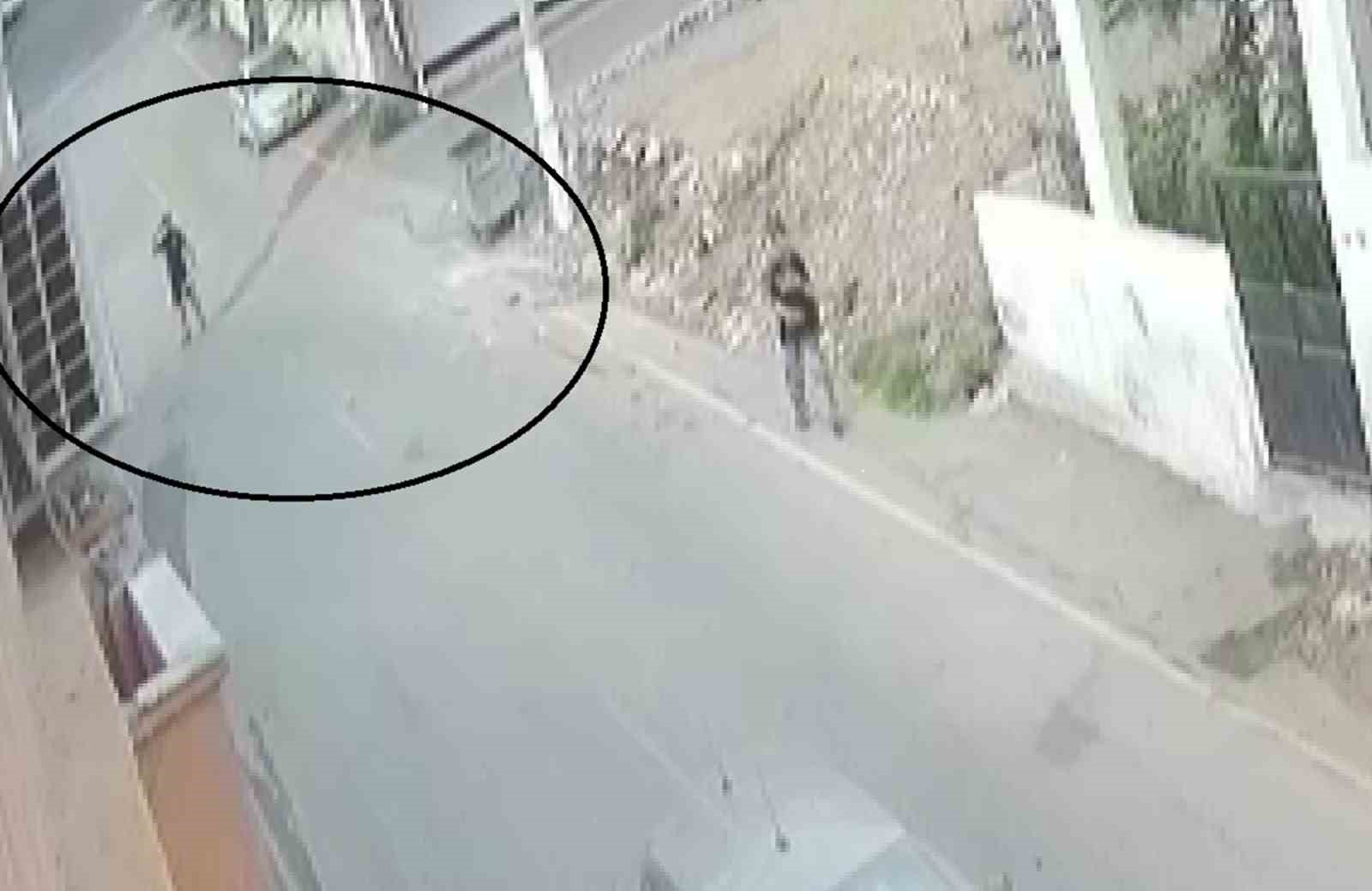 Dayısını vurduktan sonra sokak ortasında kafasına sıktı