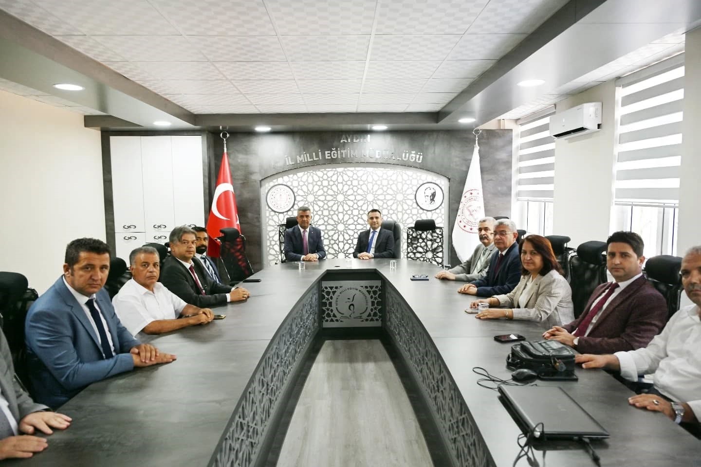 Yeni g&ouml;revine başlayan M&uuml;d&uuml;r Yiğit: "Hedefimiz Aydın&rsquo;ın her k&ouml;şesinde &ouml;ğrencilerimize nitelikli bir eğitim ortamı sunmak"
