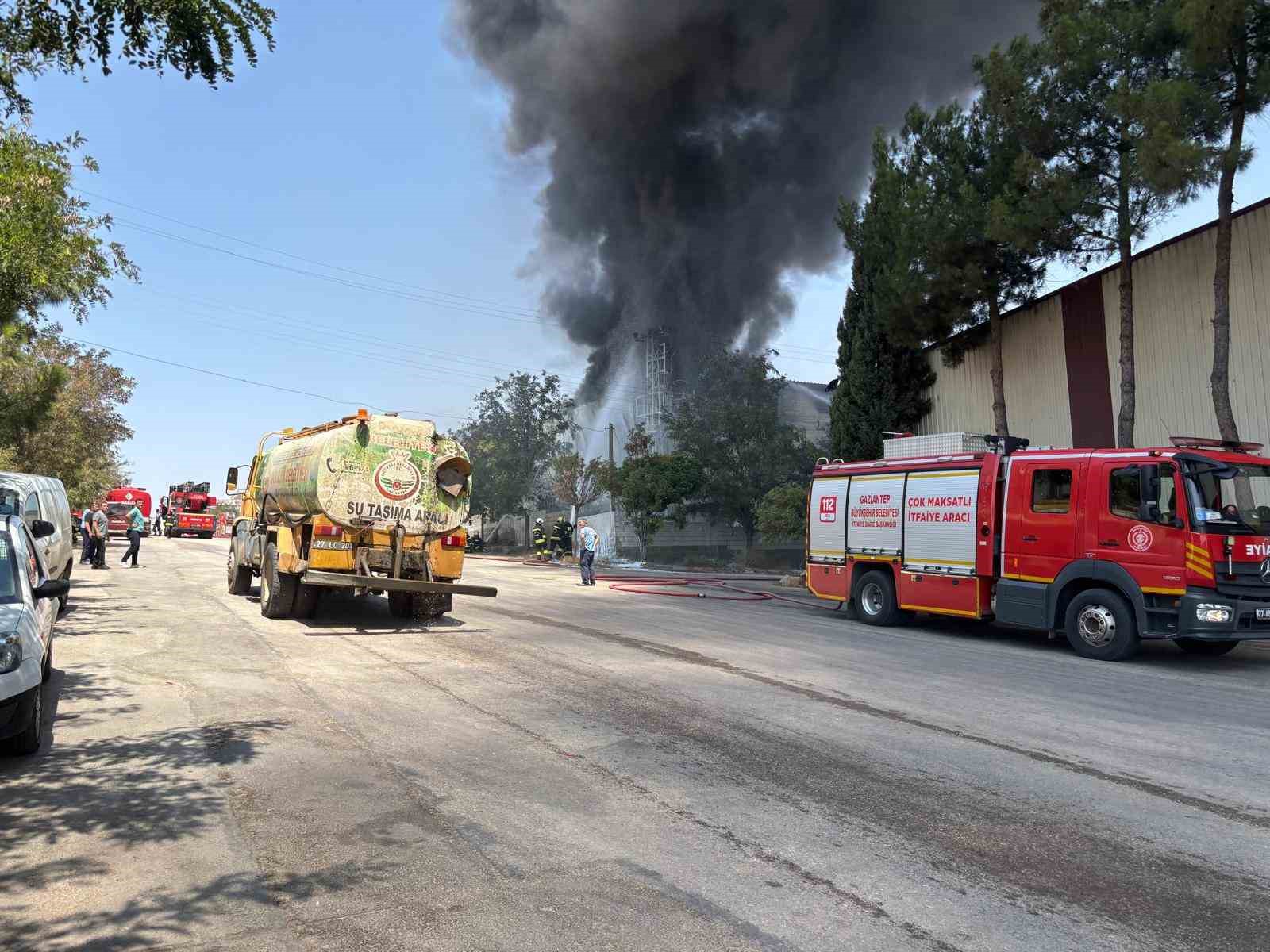 Gaziantep’te halı fabrikasında yangın