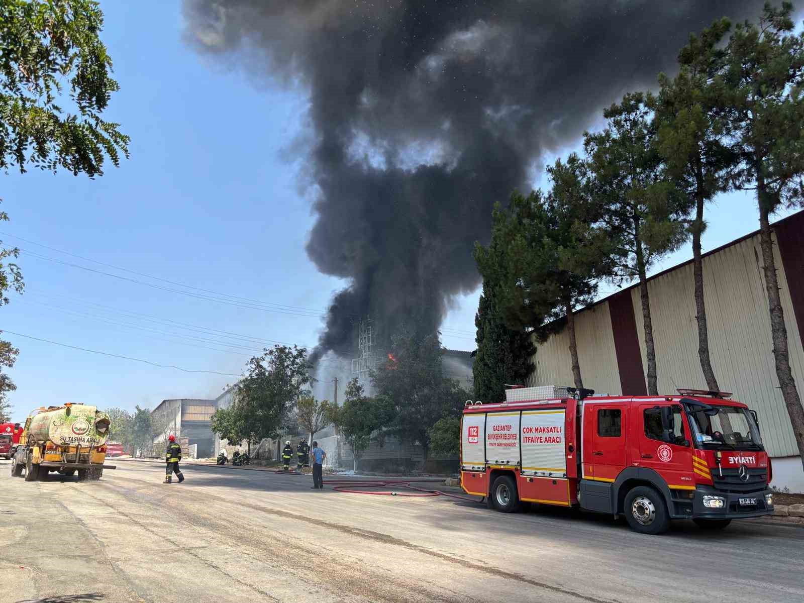 Gaziantep’te halı fabrikasında yangın
