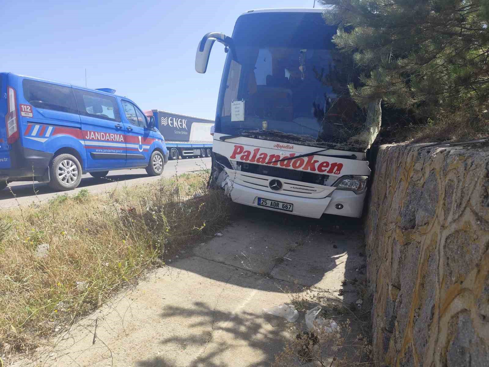 Yolcu otobüsünün de karıştığı zincirleme kazada 7 kişi yaralandı