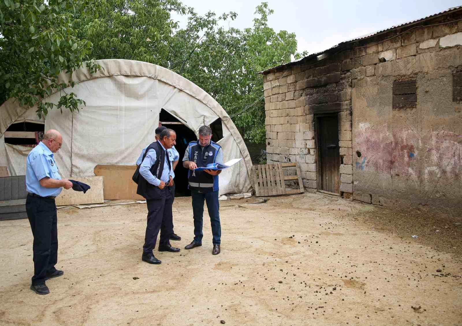 Van&rsquo;da mahalle aralarında bulunan ahırlar i&ccedil;in son uyarı
