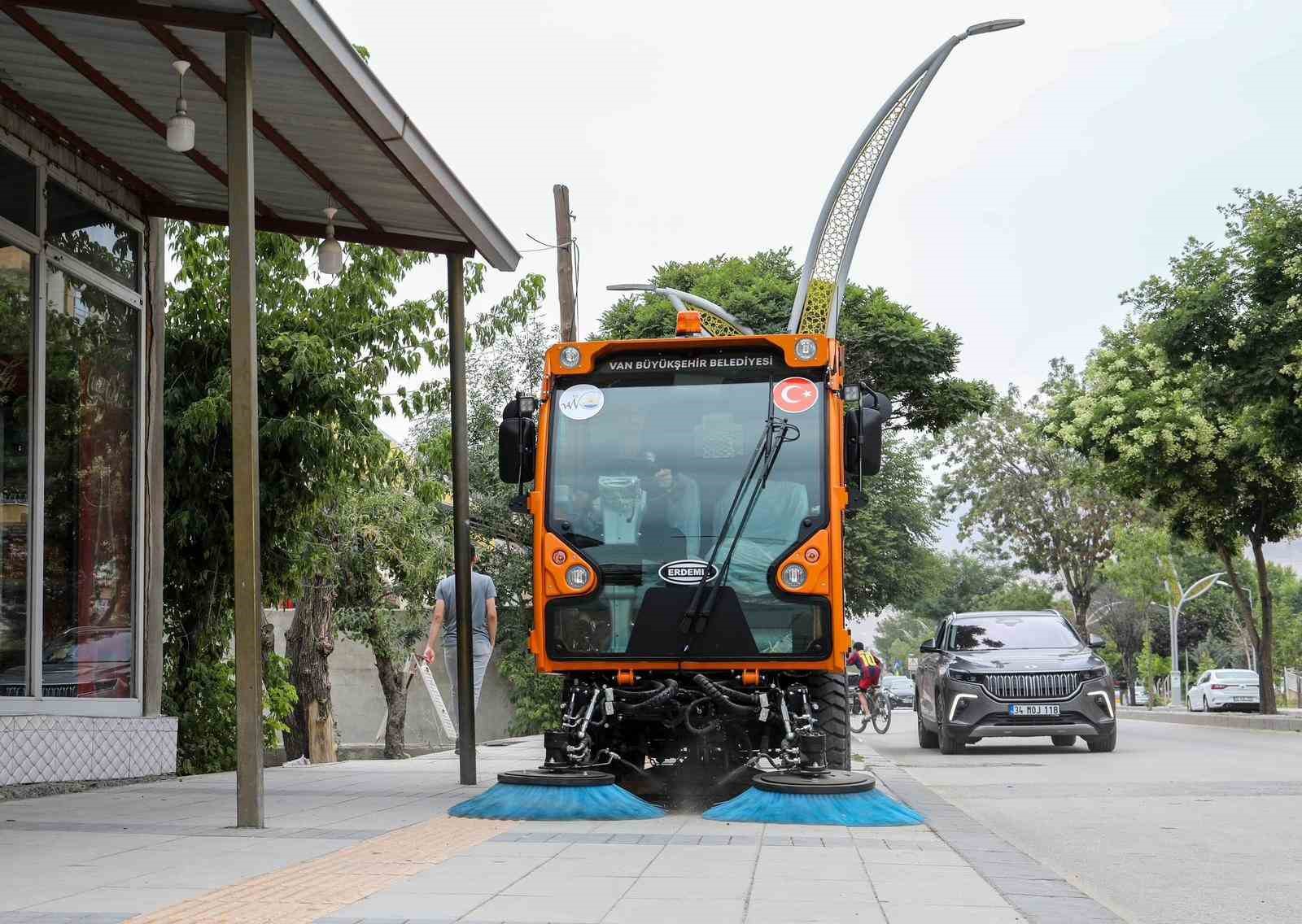 Van B&uuml;y&uuml;kşehir Belediyesi temizlik filosunu g&uuml;&ccedil;lendiriyor
