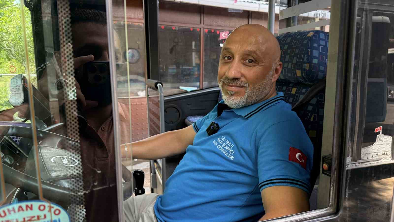 Halk otobüsü şoförü, fenalaşan yolcu için zamanla yarıştı