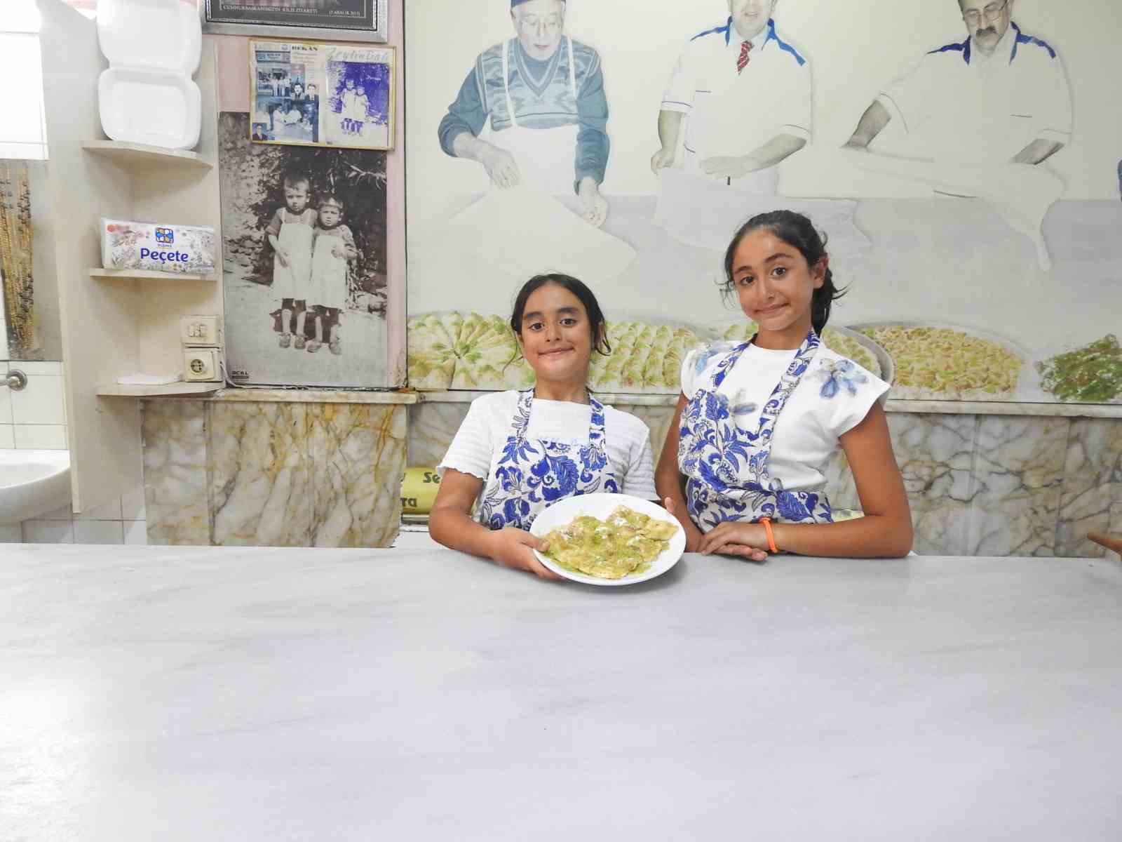 Kilis&rsquo;te 5. kuşak minik ustalar, katmer yapmayı &ouml;ğreniyor
