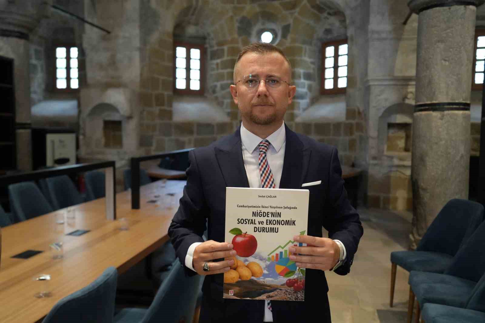 Niğde&rsquo;nin 10 yıllık sosyoekonomik değişimi kitaplaştırıldı
