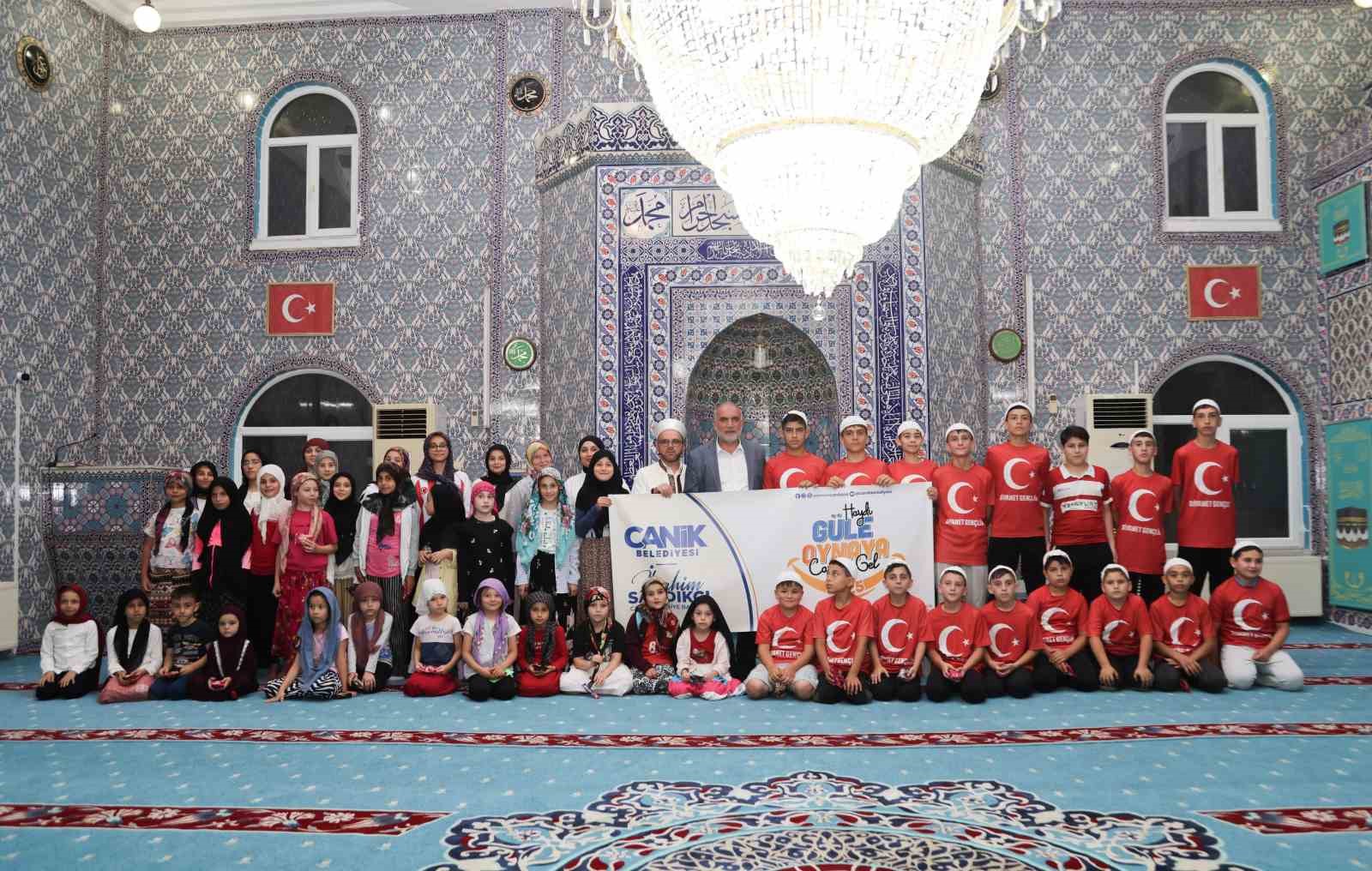 Camiler çocuklarla şenlendi: Geleneksel projeye ilgi büyük