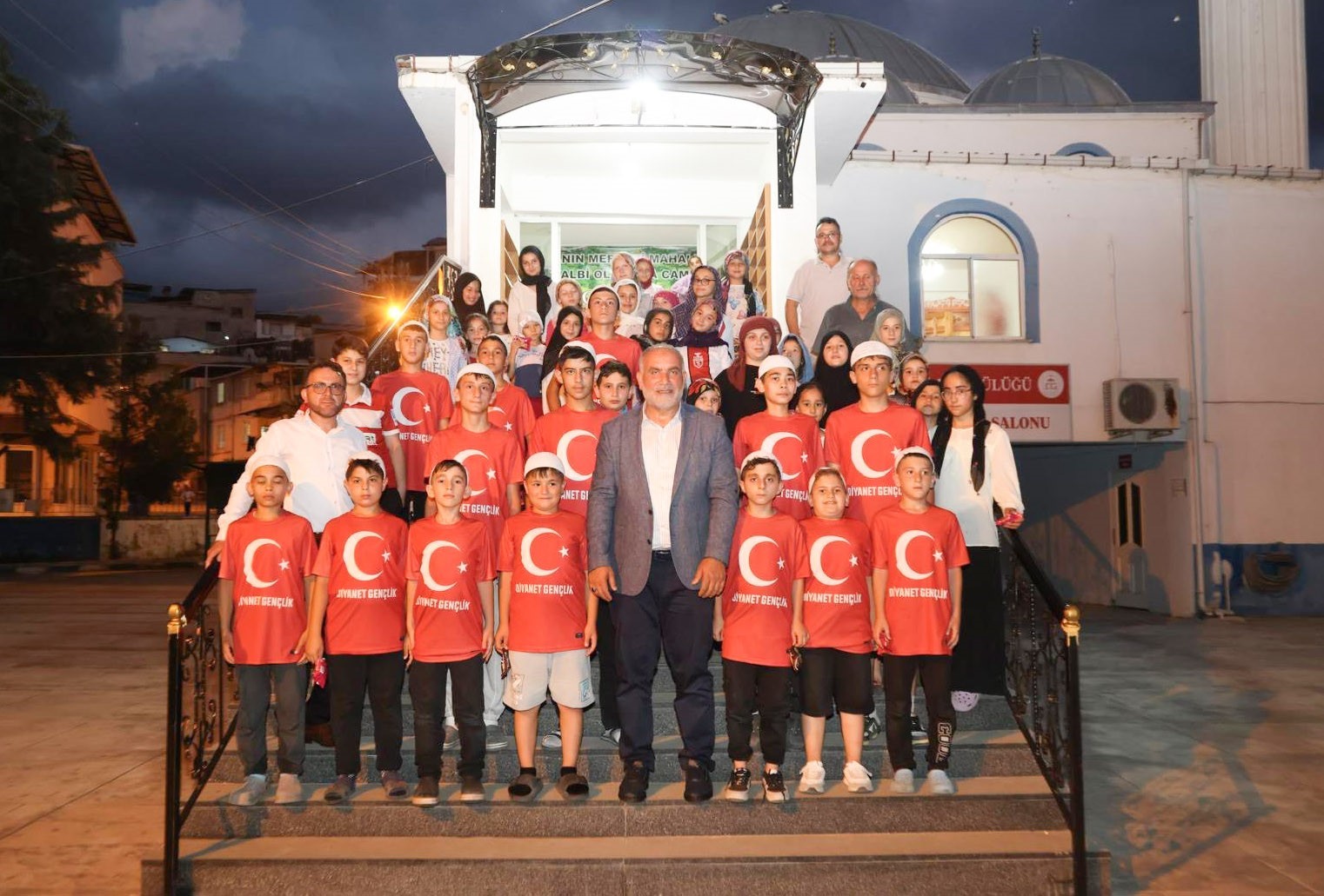 Camiler &ccedil;ocuklarla şenlendi: Geleneksel projeye ilgi b&uuml;y&uuml;k
