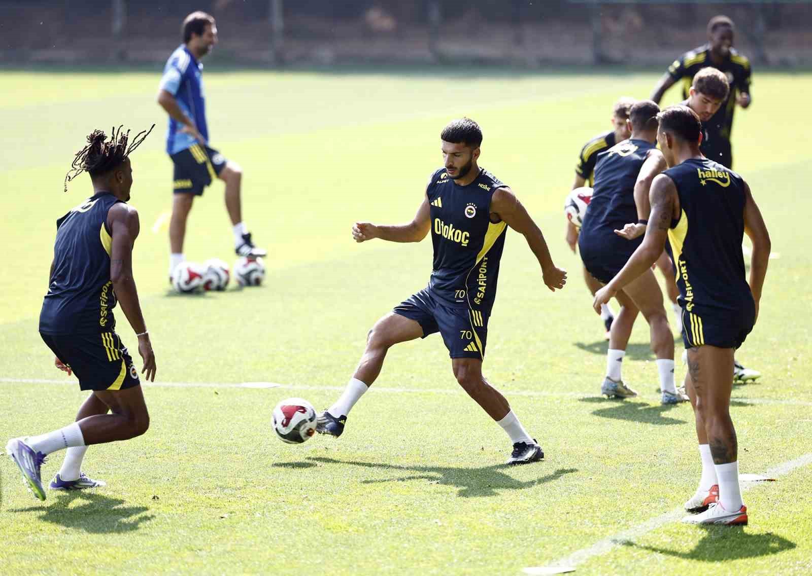 Fenerbahçe, hazırlıklarını sürdürdü