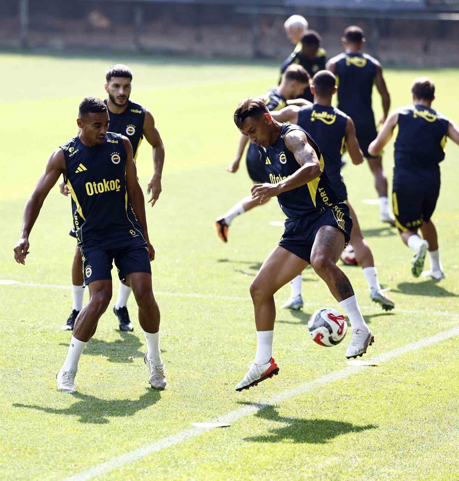 Fenerbahçe, hazırlıklarını sürdürdü
