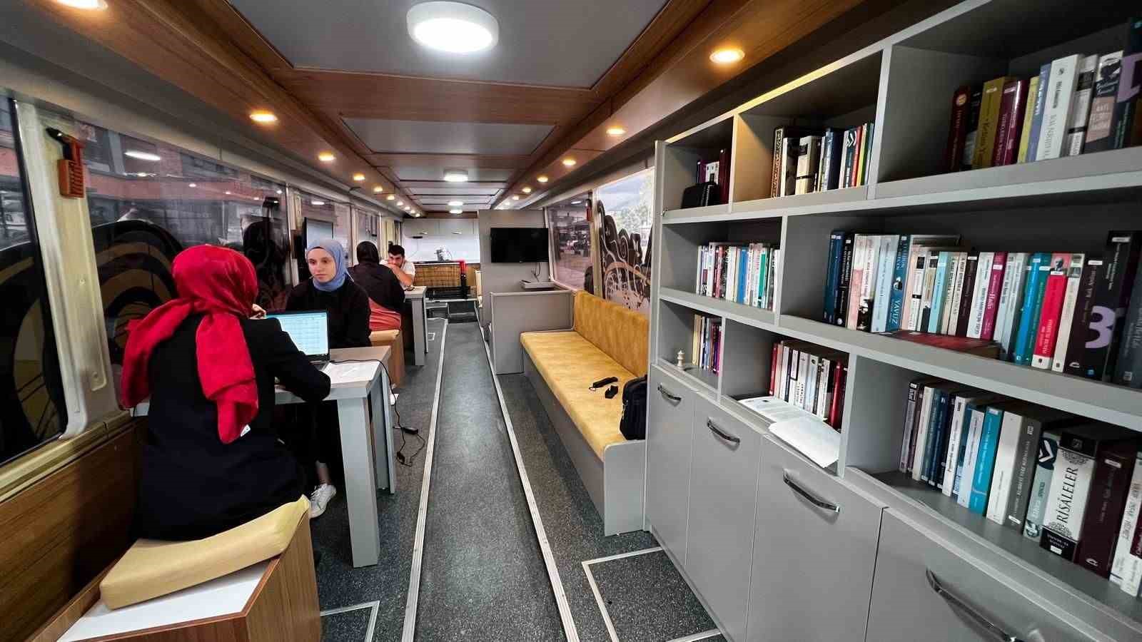 GençBüs, YKS tercihi için Başiskele yollarında