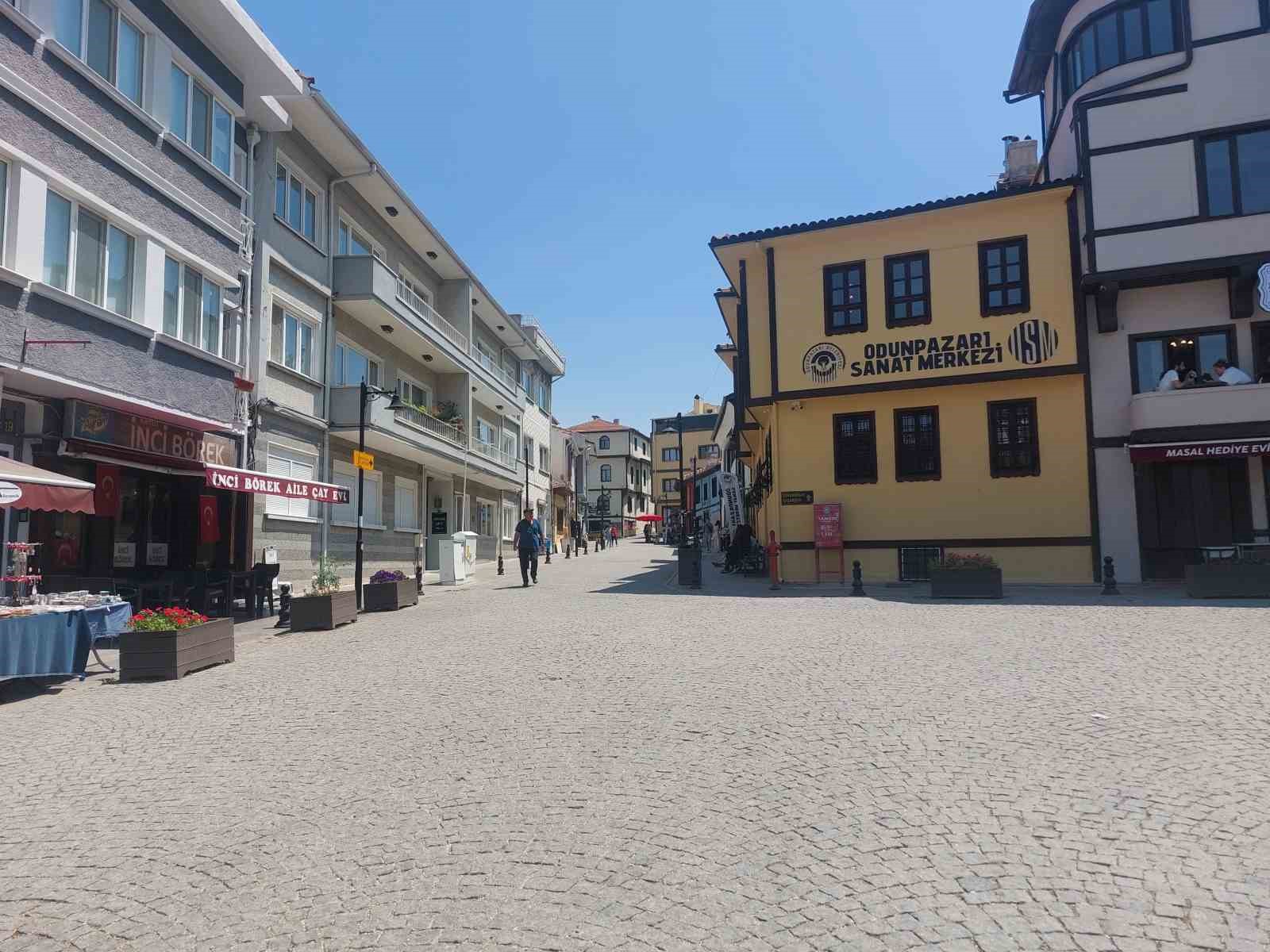 Tarihi Odunpazarı bölgesi esnafı umudunu yaz sonuna bağladı