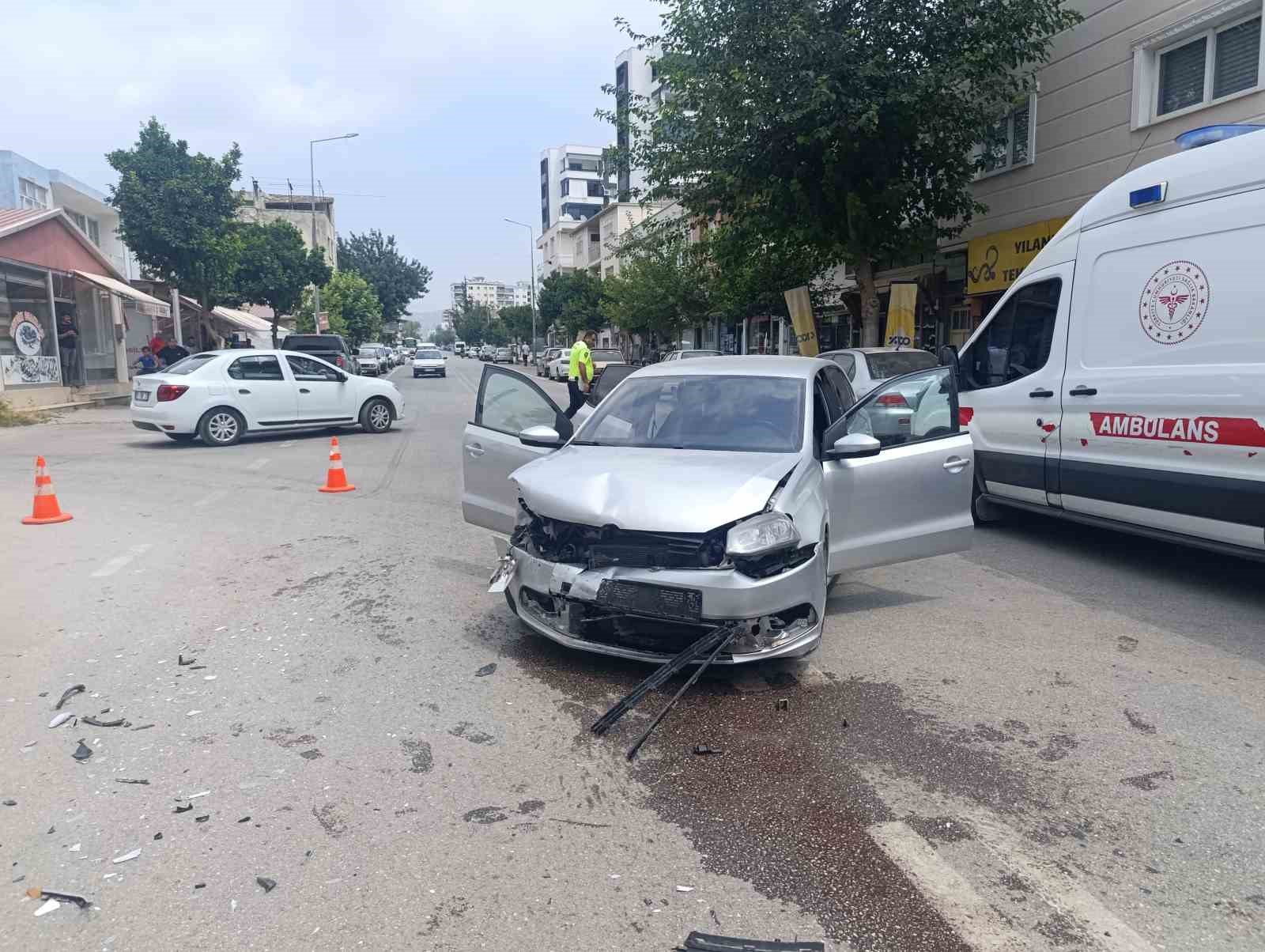 Adanada src kaza srasnda alan kapdan inip koarak uzaklat
