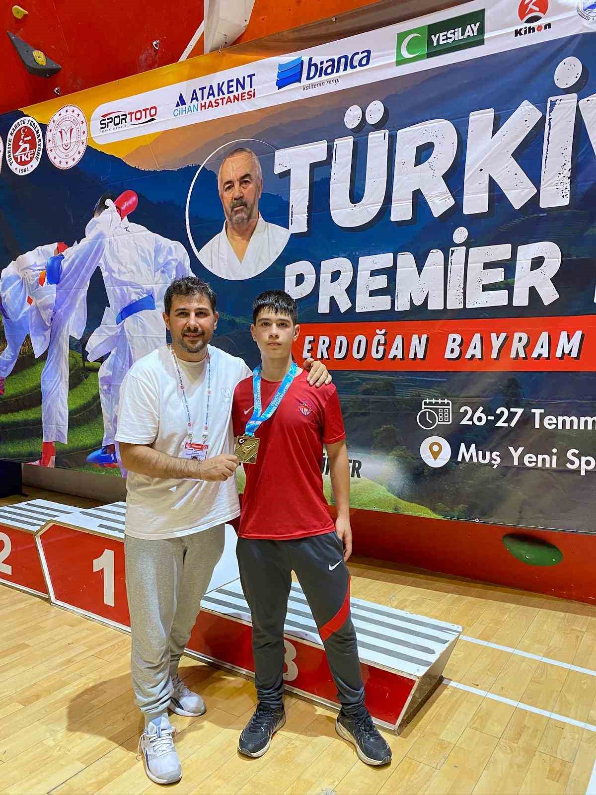 Kayserili karatecilerden 5 madalya
