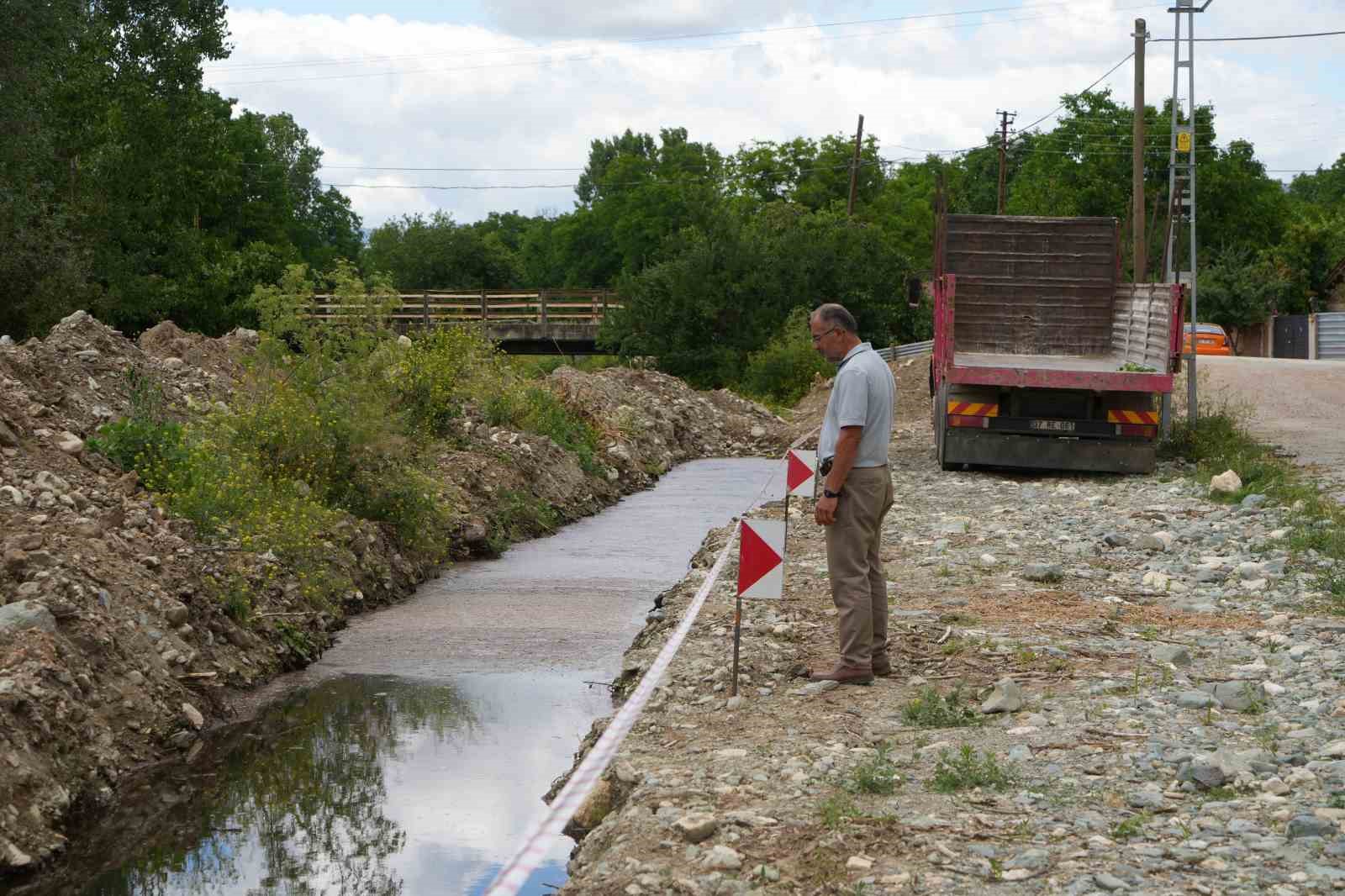 Kastamonu’da çalıştırılmadığı iddia edilen arıtma tesisi vatandaşları isyan ettirdi: "Bu kokunun ve pisliğin içinde kaldık"