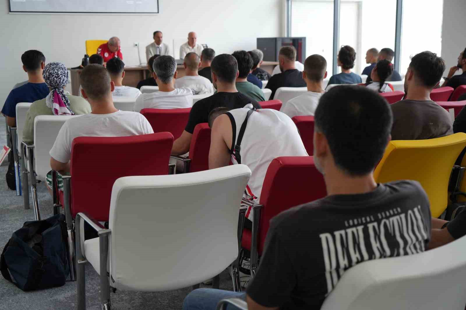 Bayburt&rsquo;ta &rsquo;1. Kademe Yardımcı Boks Antren&ouml;rl&uuml;ğ&uuml; Kursu&rsquo; başladı
