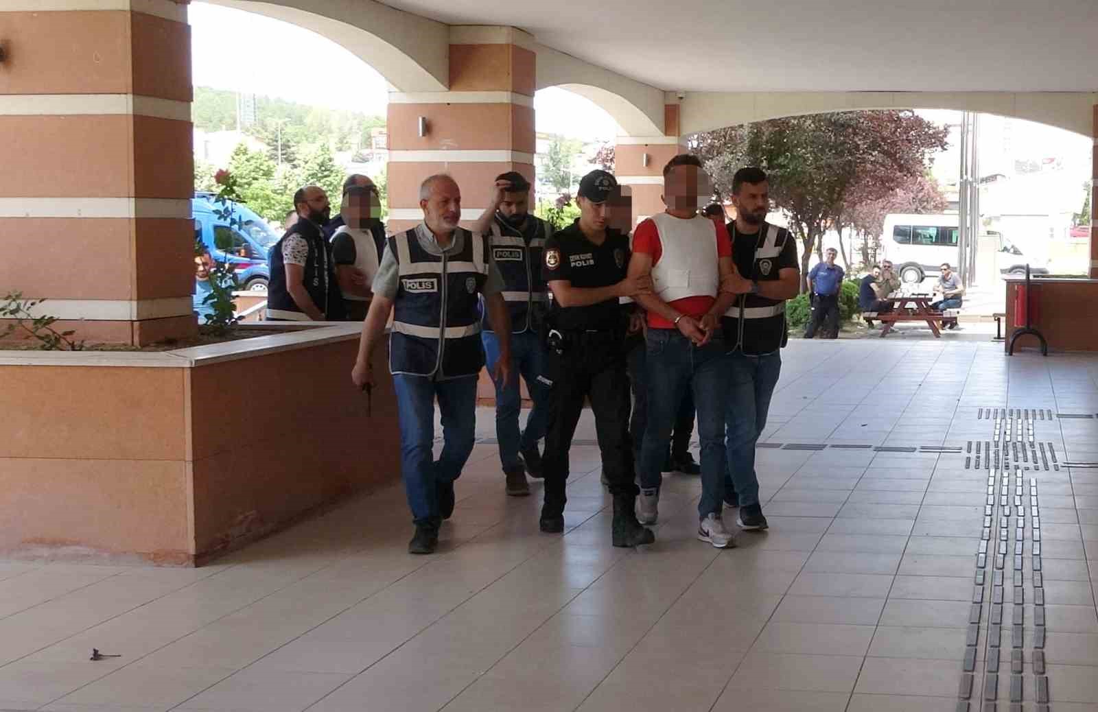 Kardeşin öldüğü, abisinin de yaralandığı kavgayla ilgili yargılamaya devam edildi