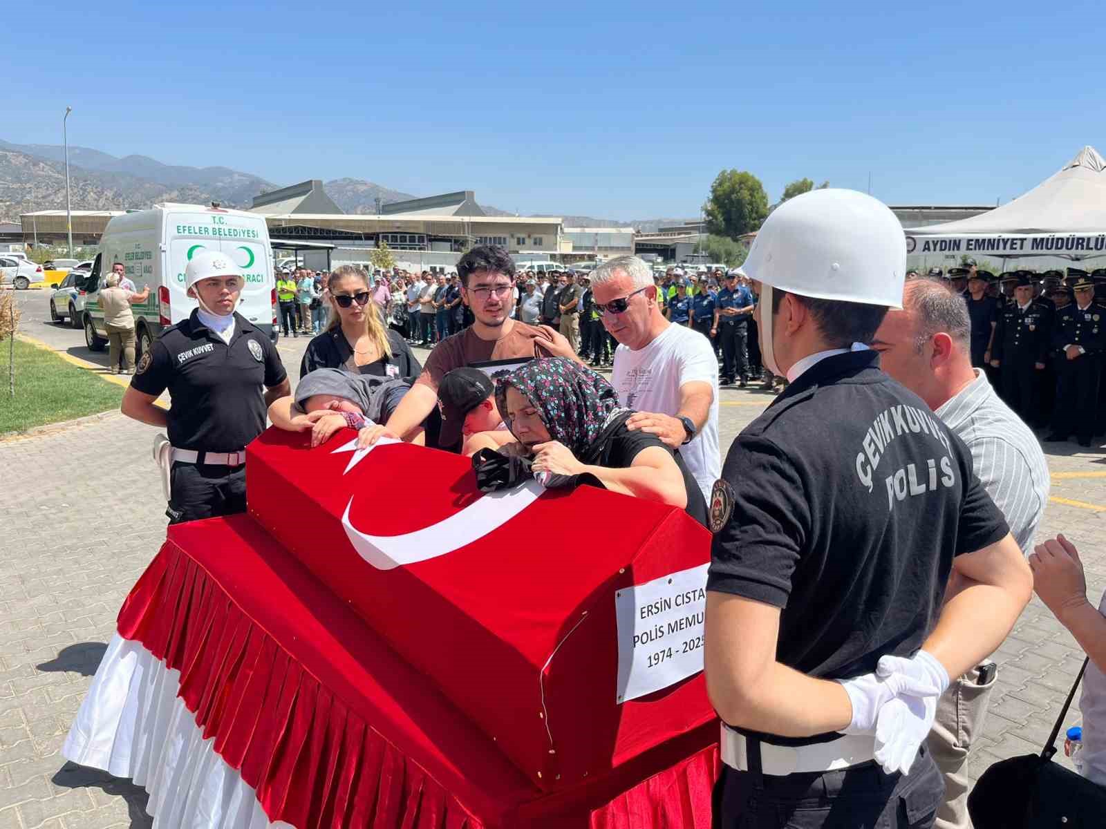 Kalp krizi geçirip hayatını kaybeden polis memuru için tören düzenlendi