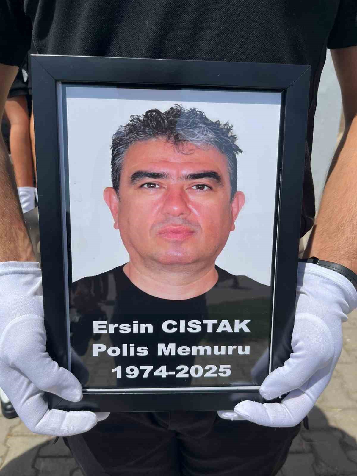 Kalp krizi ge&ccedil;irip hayatını kaybeden polis memuru i&ccedil;in t&ouml;ren d&uuml;zenlendi
