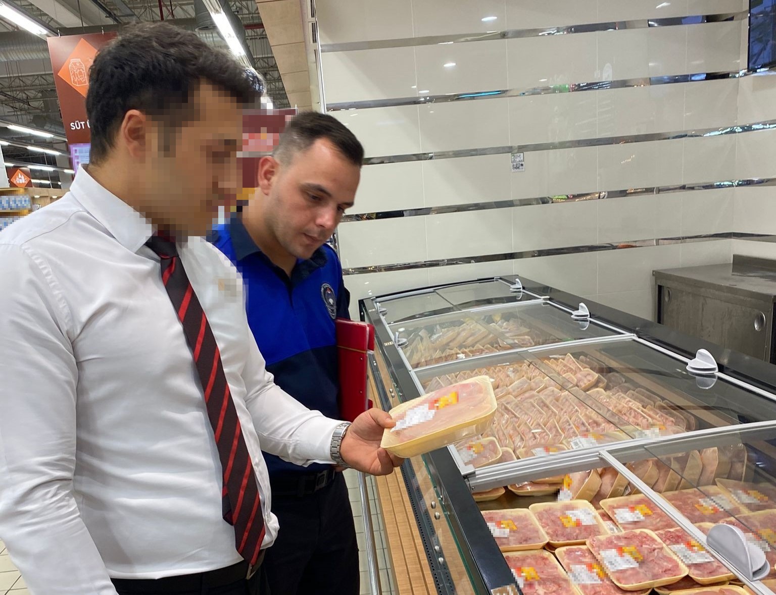 Turgutlu Zabıtasından marketlere sıkı denetim
