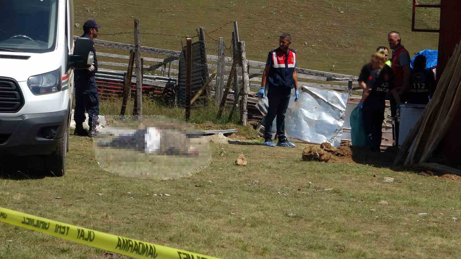 Giresun’da mera kavgasındaki cenazeler savcılık incelemesinin ardından hastane morguna kaldırıldı
