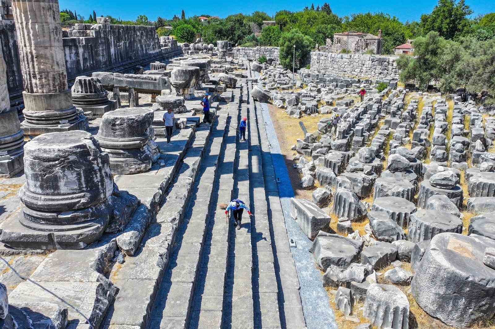 Apollon Tapınağı&rsquo;nda gece ziyaretleri i&ccedil;in hazırlıklar s&uuml;r&uuml;yor
