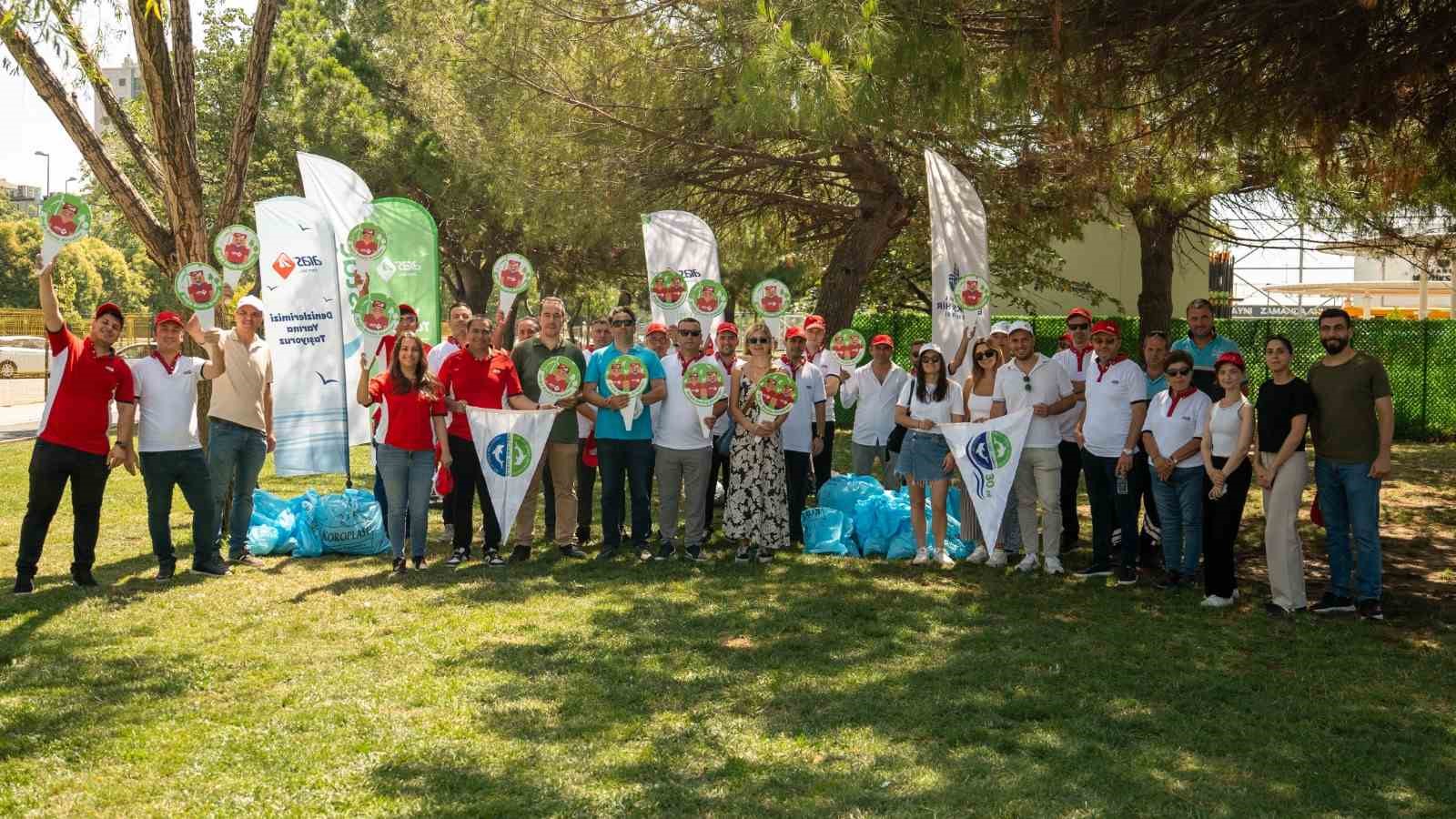 D&uuml;nya Doğa Koruma G&uuml;n&uuml;&rsquo;nde Aras Kargo&rsquo;dan kıyı temizliğine destek
