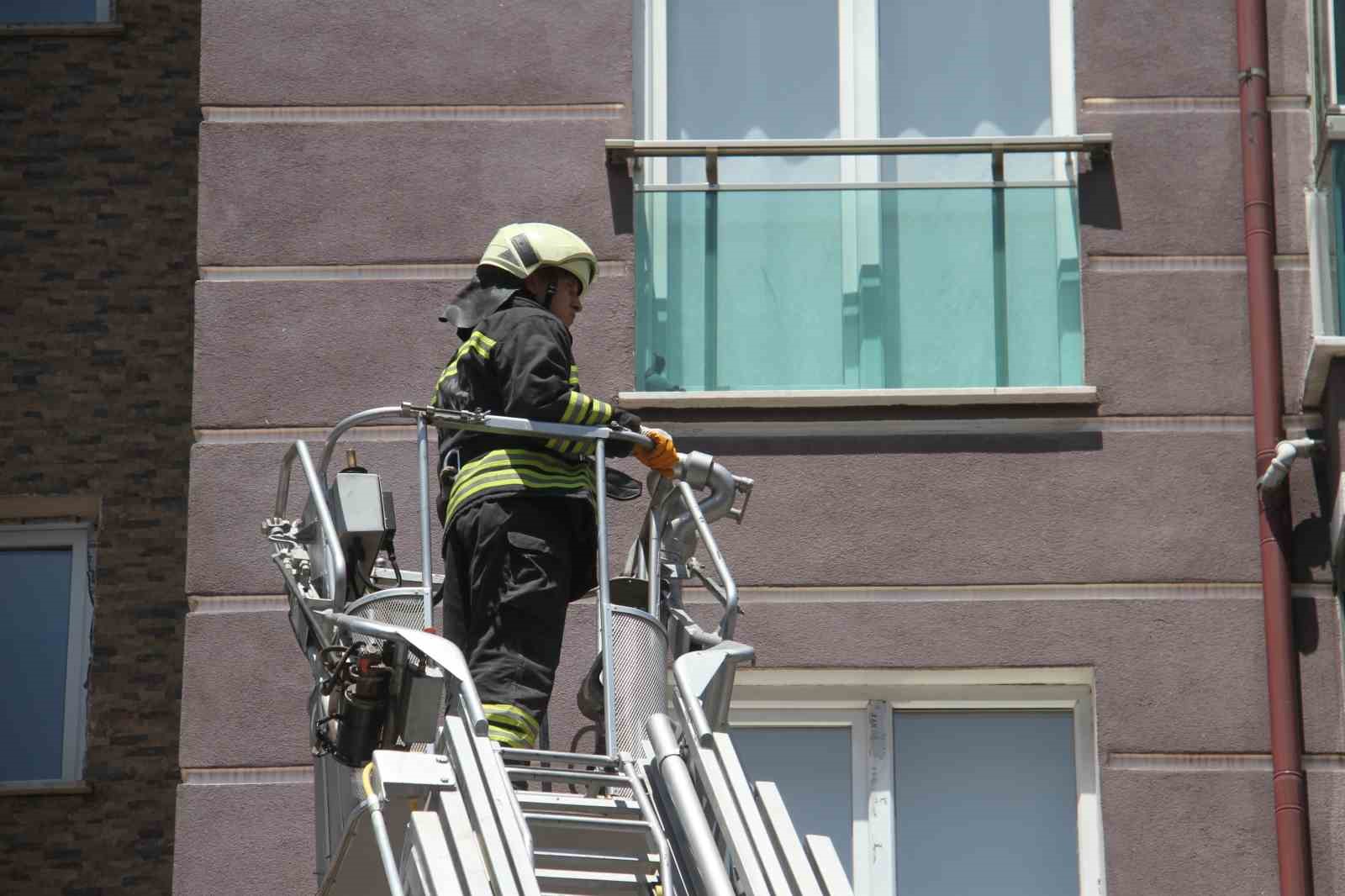 Beyşehir&rsquo;de itfaiyeden g&uuml;vercin kurtarma operasyonu
