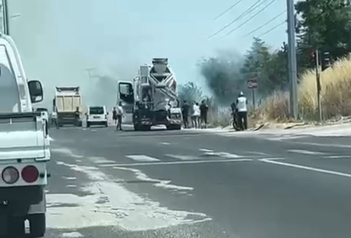 Bolu&rsquo;da yol kenarına atılan sigara izmariti, kuru otları yaktı
