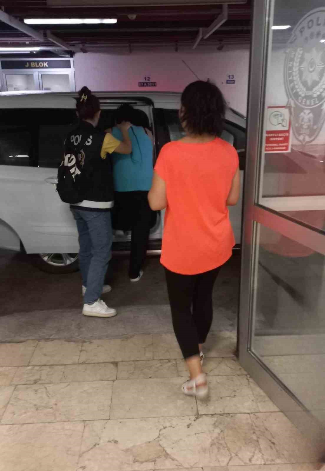 Antalya’da iş yerinden hırsızlık yapan 2 şüpheli tutuklandı