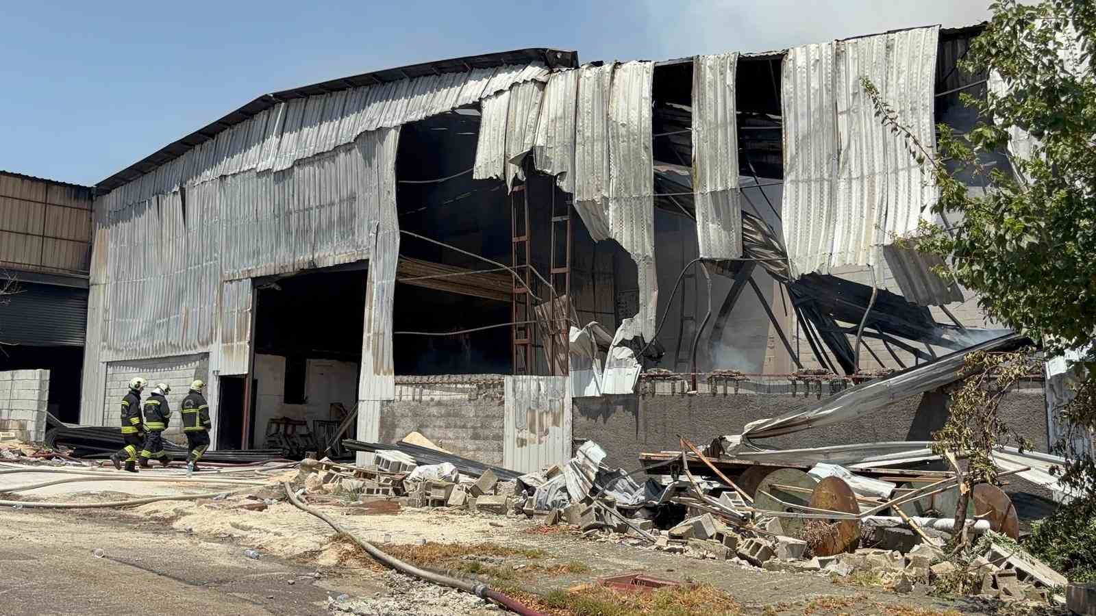 Gaziantep’te halı fabrikasındaki yangın söndürüldü