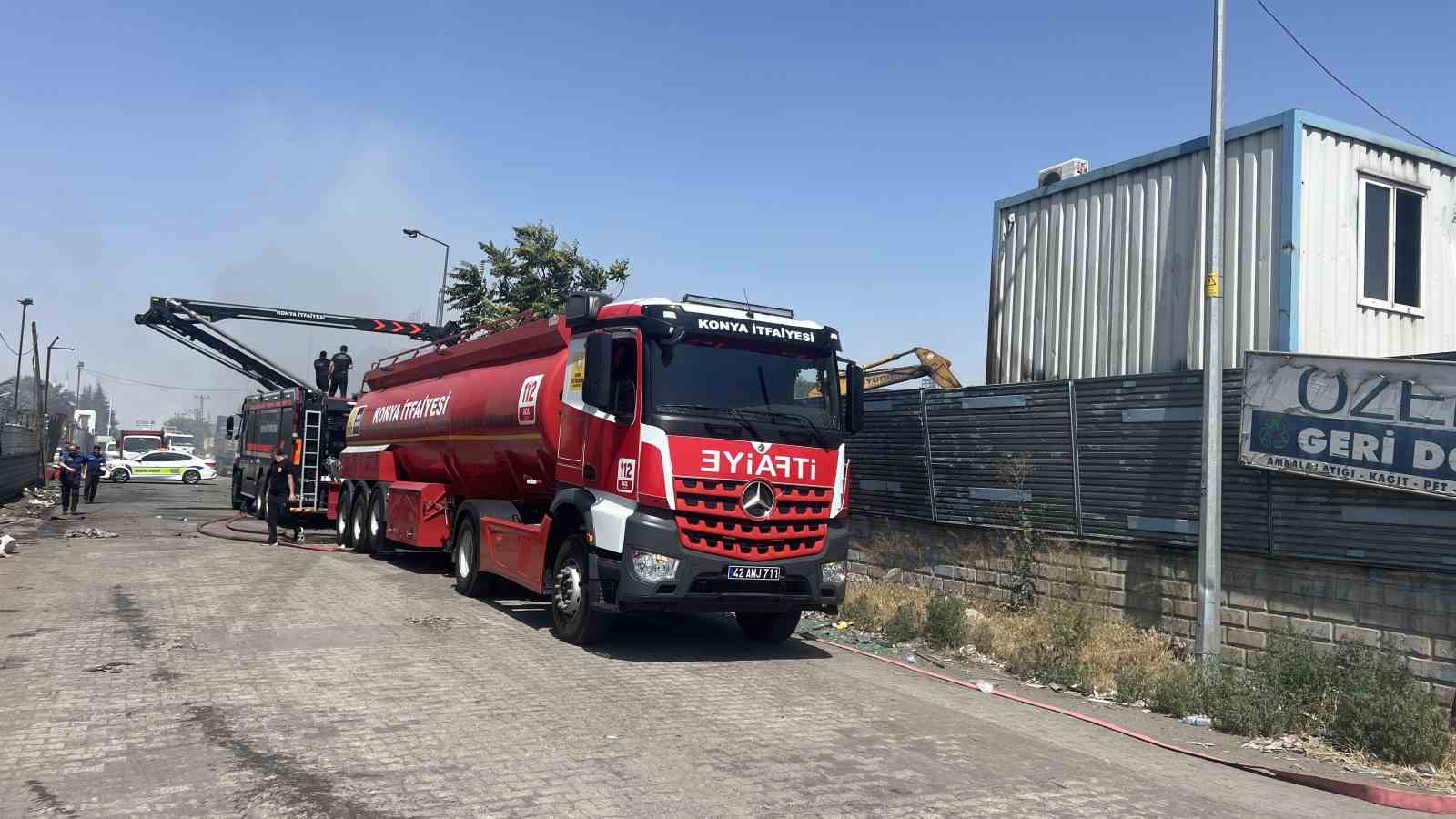 Konya&rsquo;da fabrikada teneke s&uuml;rt&uuml;nmesi yangına neden oldu
