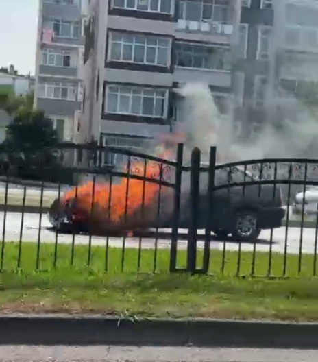 Samsun’da otomobil alevlere teslim oldu