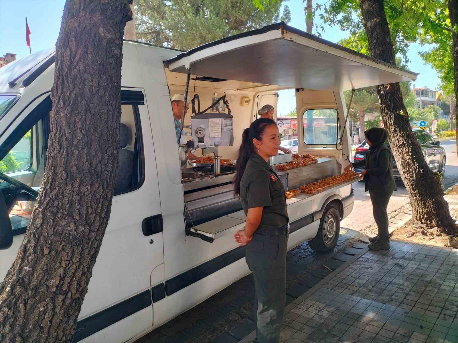 K&ouml;yceğiz&rsquo;de orman şehidi Akdemir i&ccedil;in lokma hayrı yapıldı
