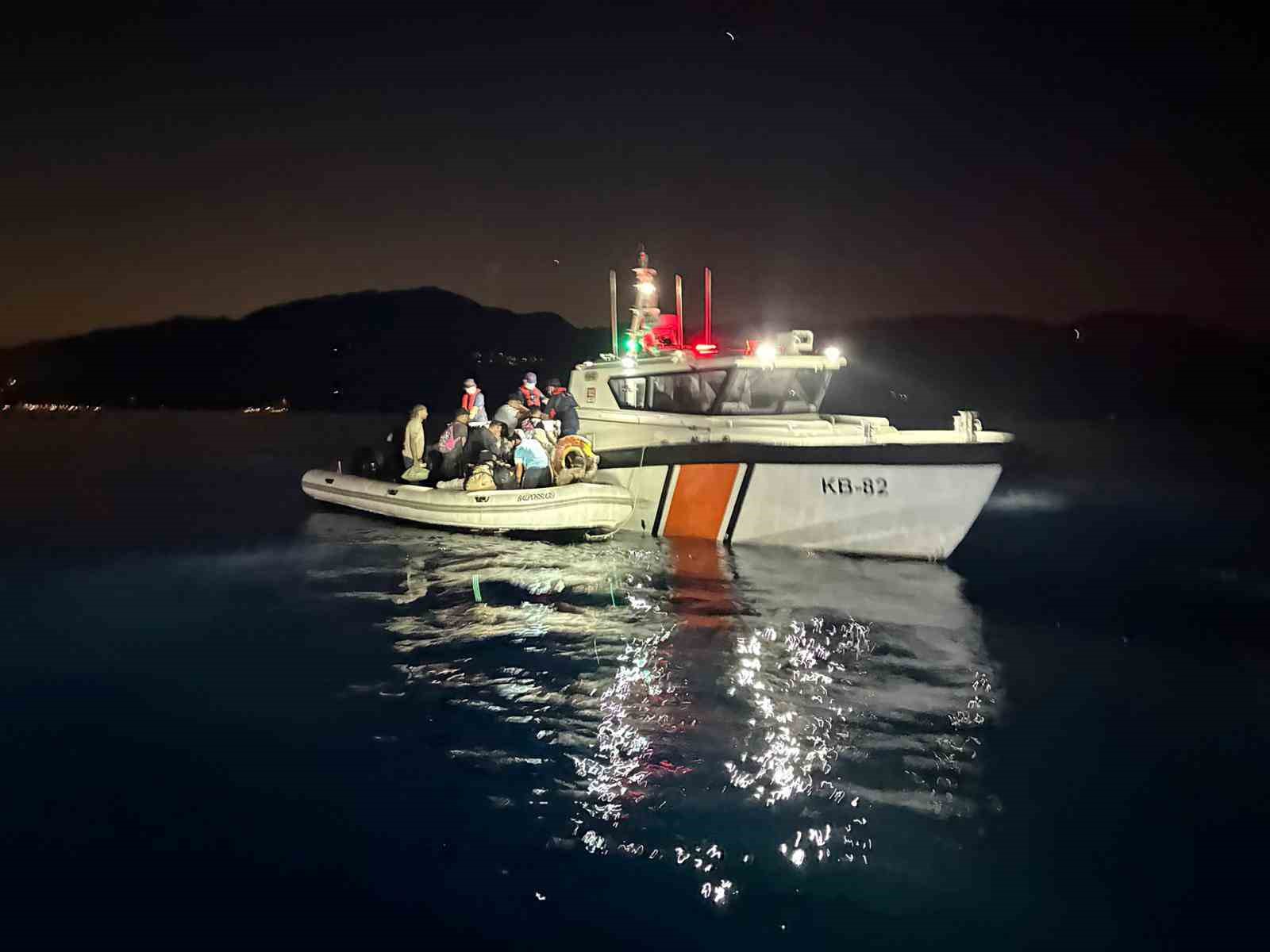 Fethiye’de 33 düzensiz göçmen ve bir göçmen kaçakçısı yakalandı