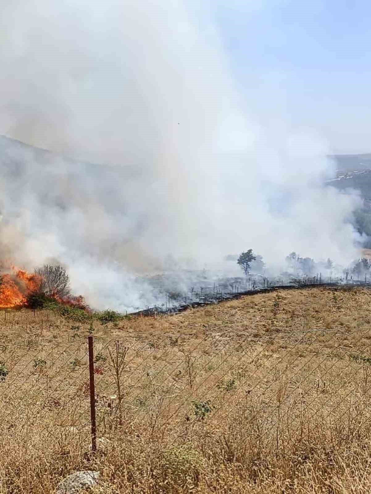 G&ouml;rdes yangınında ekip sayısı artırıldı
