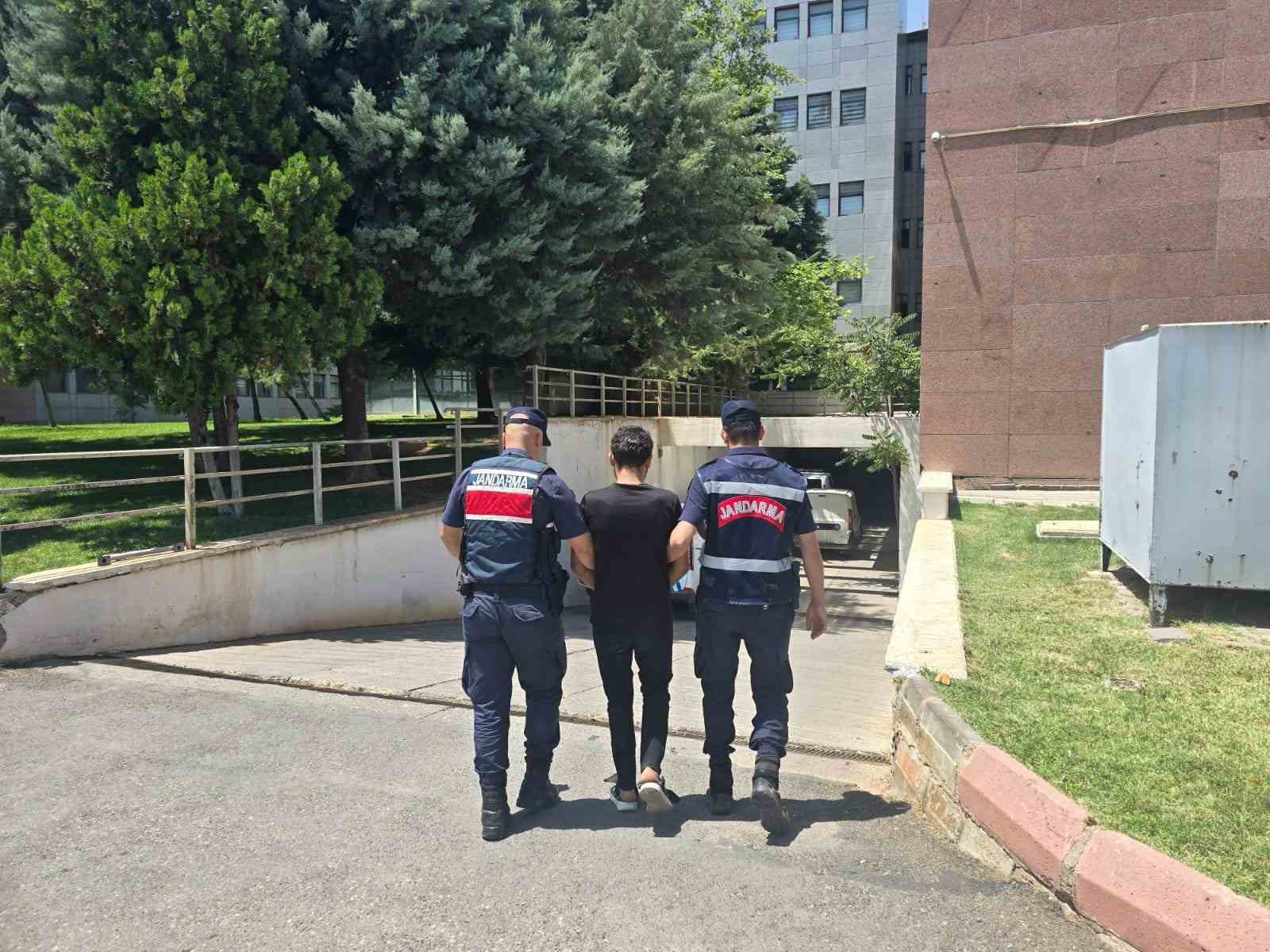 Gaziantep’te 7 ayrı suç kaydı bulunan şahsı jandarma yakaladı