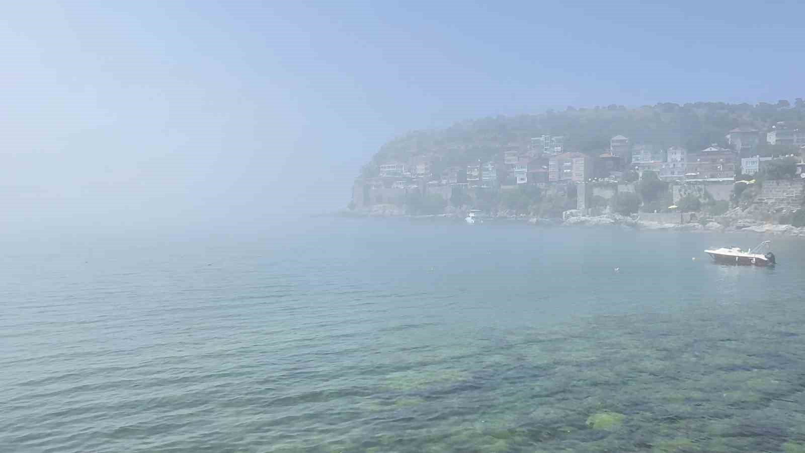 Bartın’da sıcak hava Amasra’da sis