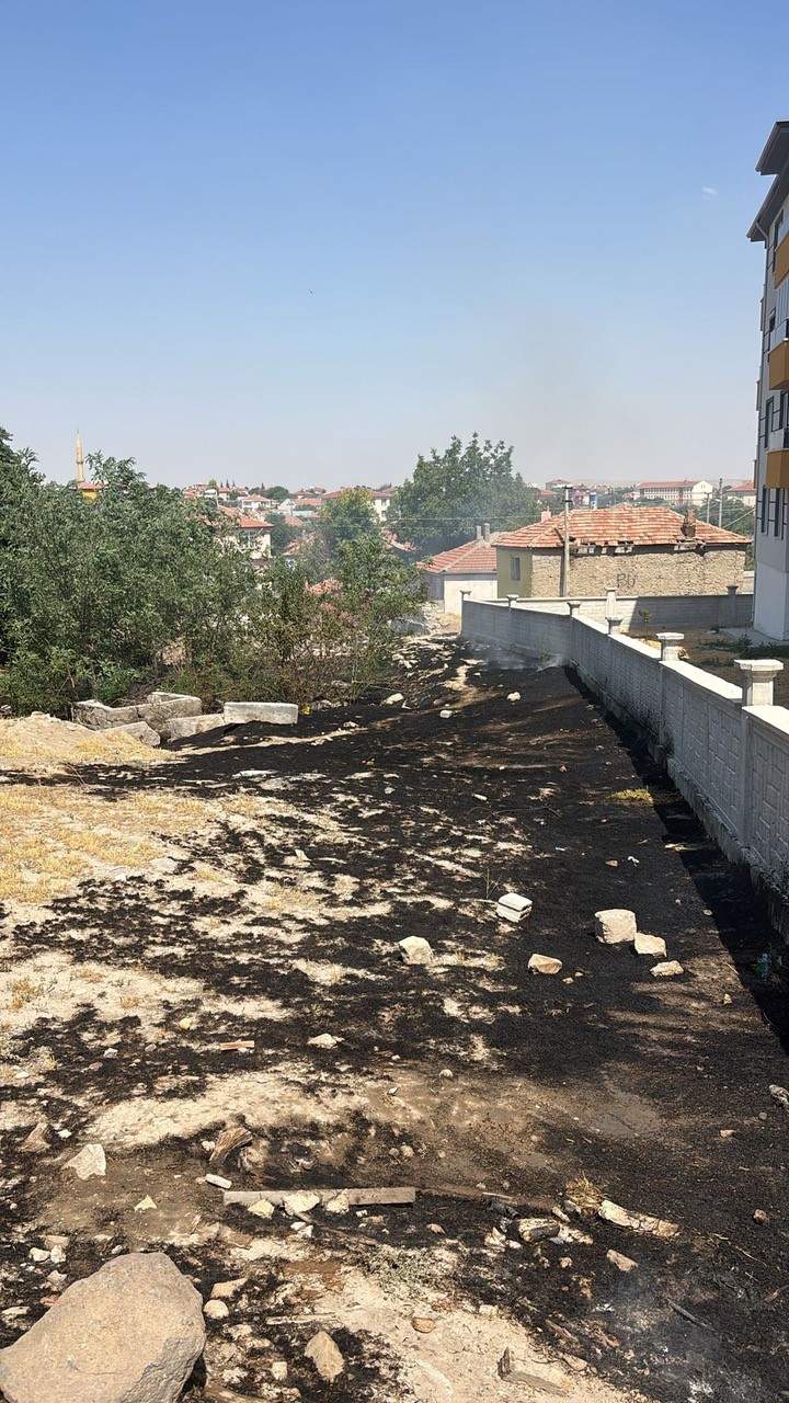Kulu&rsquo;da boş arsada yangın paniği
