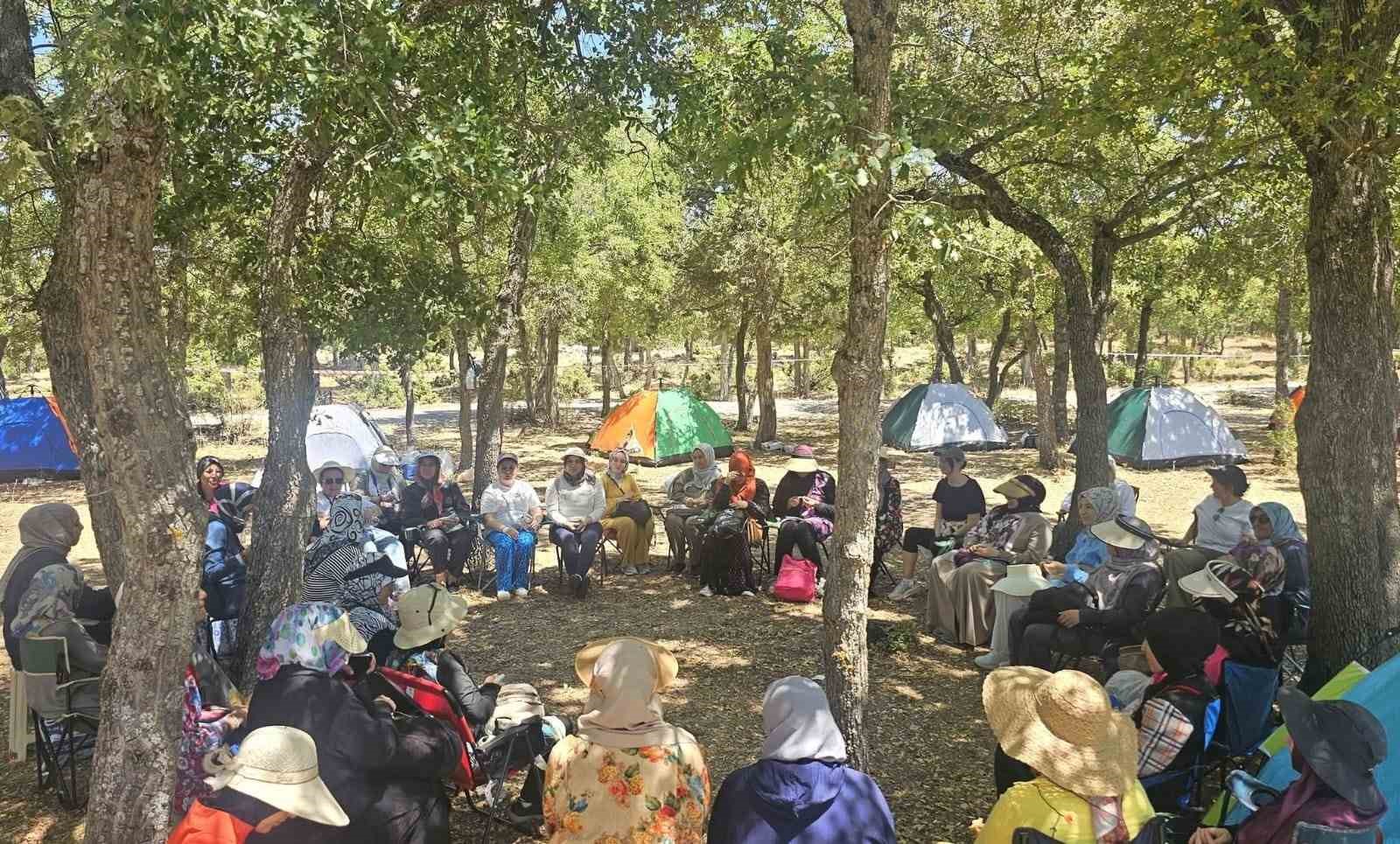 Konyalı kadınlar bu sefer g&uuml;nde değil, Beyşehir&rsquo;deki kampta buluştu

