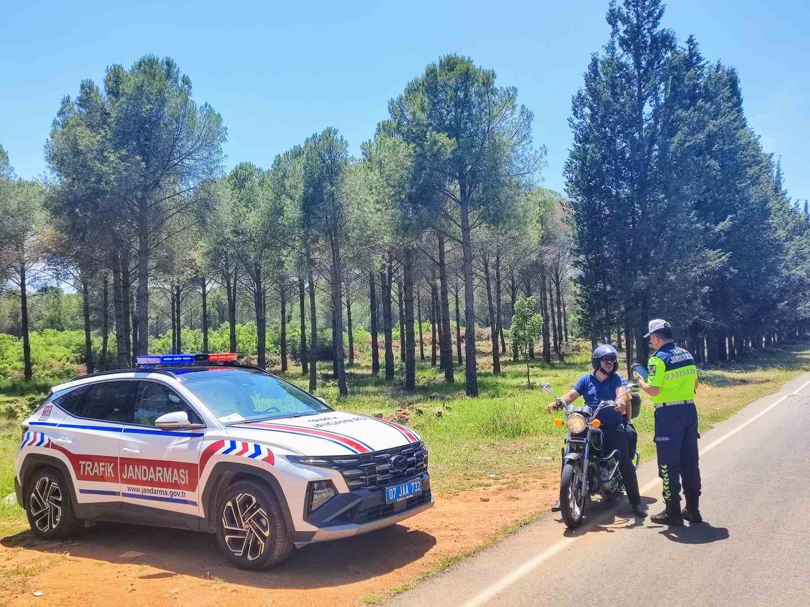Antalya&rsquo;da 3 bini aşkın motosiklet denetlendi, 80 ara&ccedil; trafikten men edildi

