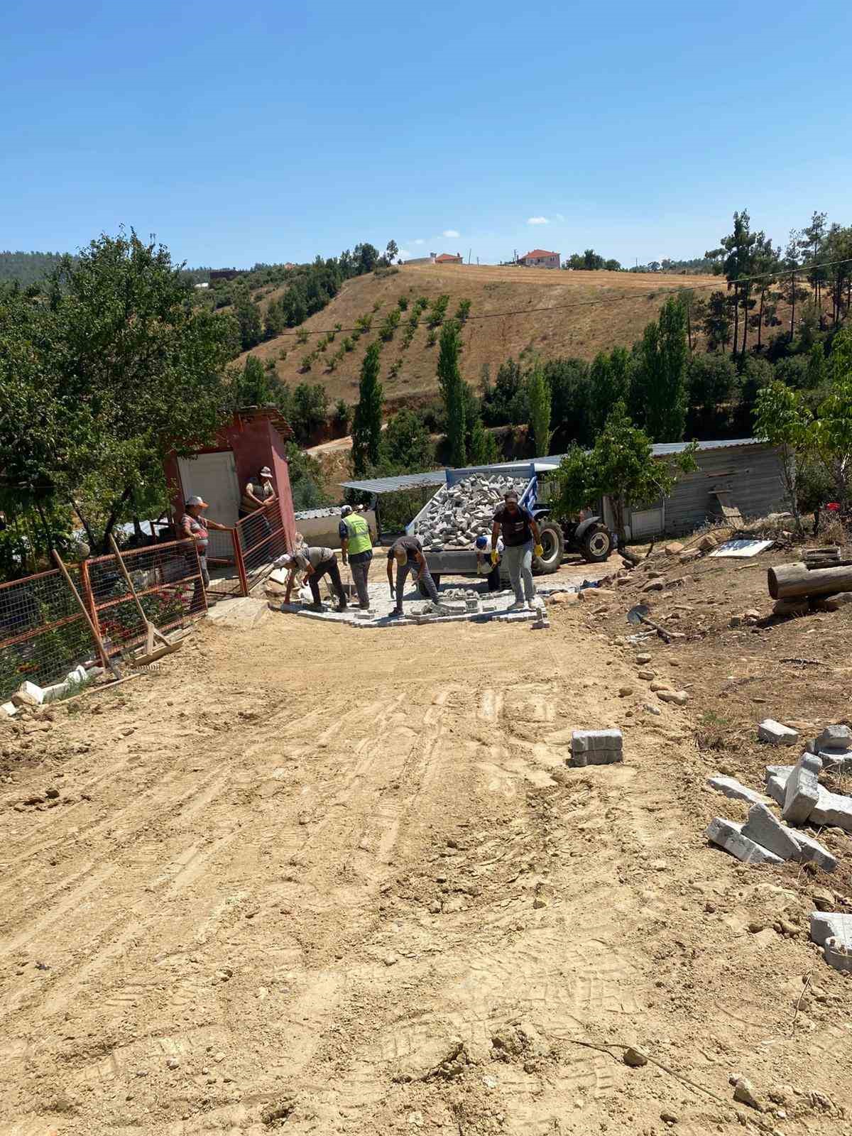 Bozdoğan Belediyesi Yeşil&ccedil;am mahallesinde &ccedil;alışmalara devam ediyor
